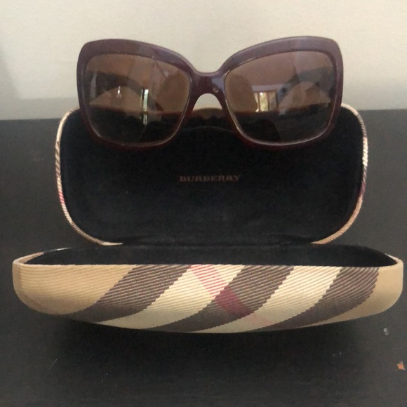 Burberry Accessories - Burberry sunglasses